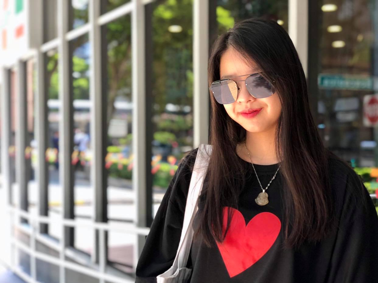 (Kính chống bụi, nắng và tia UV giúp bảo vệ mắt)
